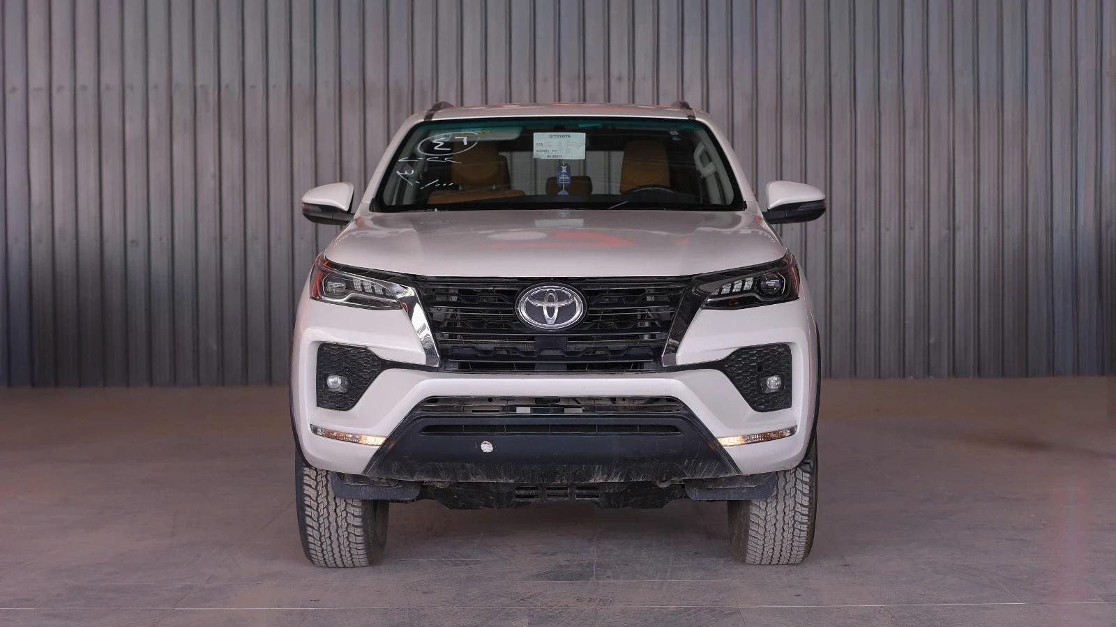 تويوتا فورتونر 4.0 V6 VX1 4WD AUTO 2022 logo