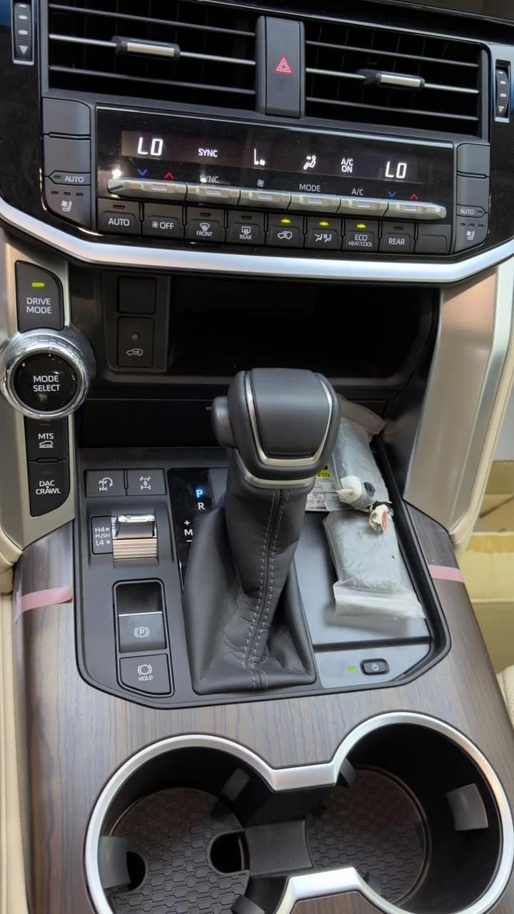 interior frontLeft