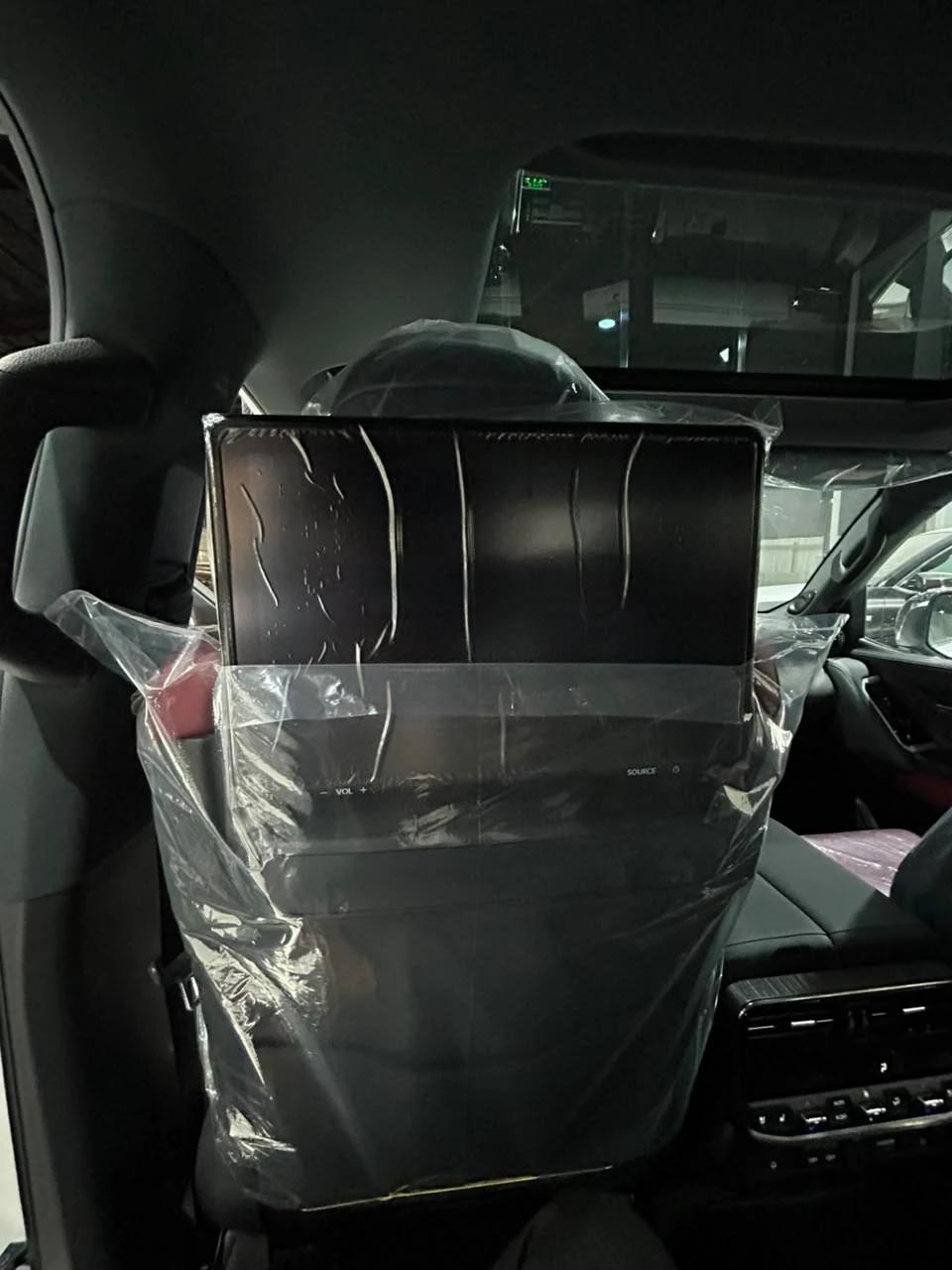 interior frontLeft