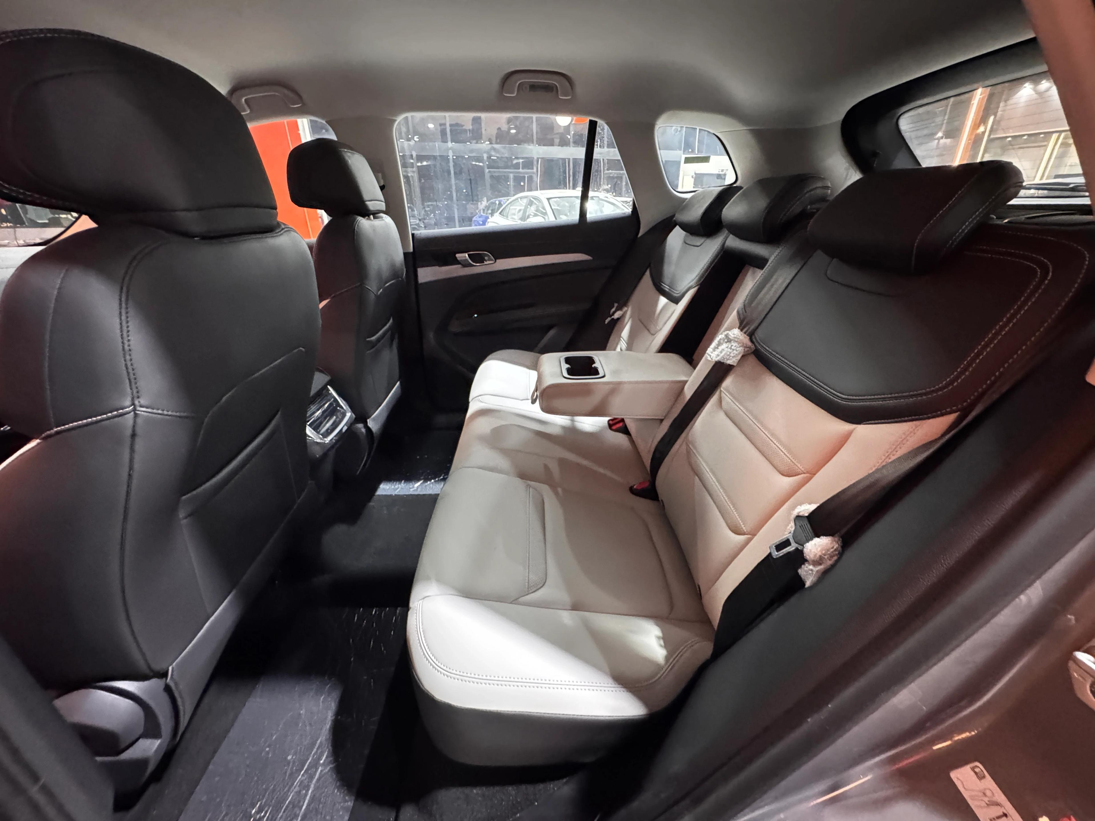 interior frontLeft