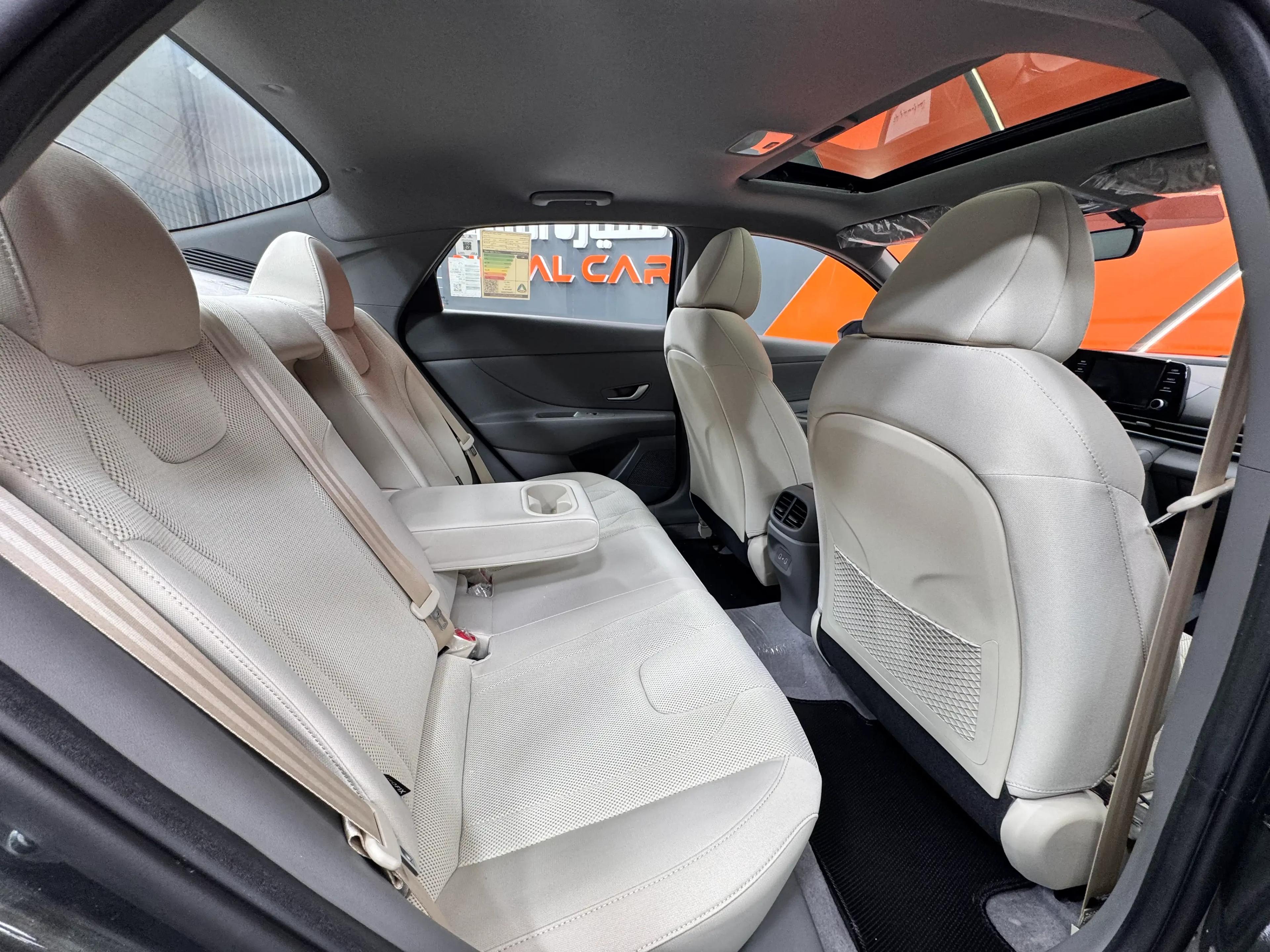 interior frontLeft