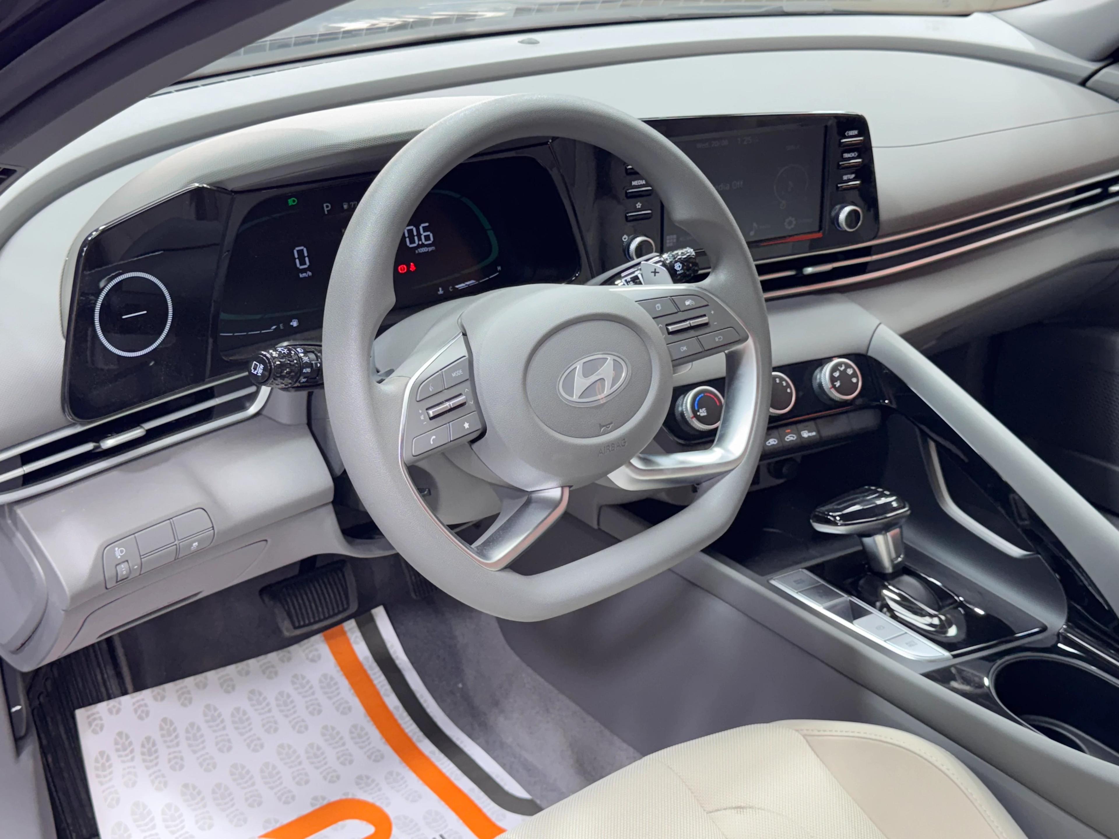 interior frontLeft