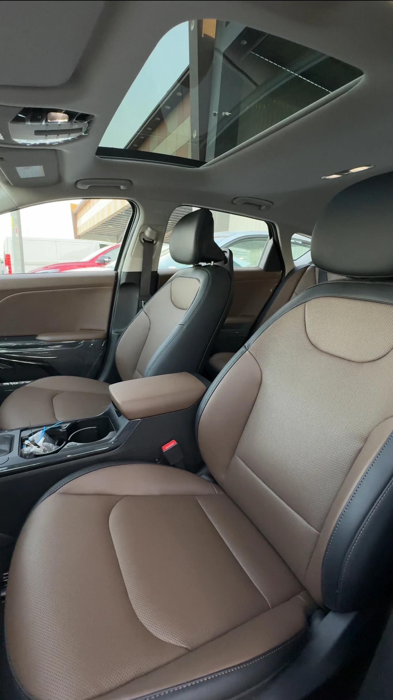 interior frontLeft