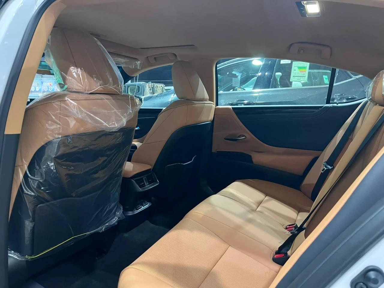 interior frontLeft