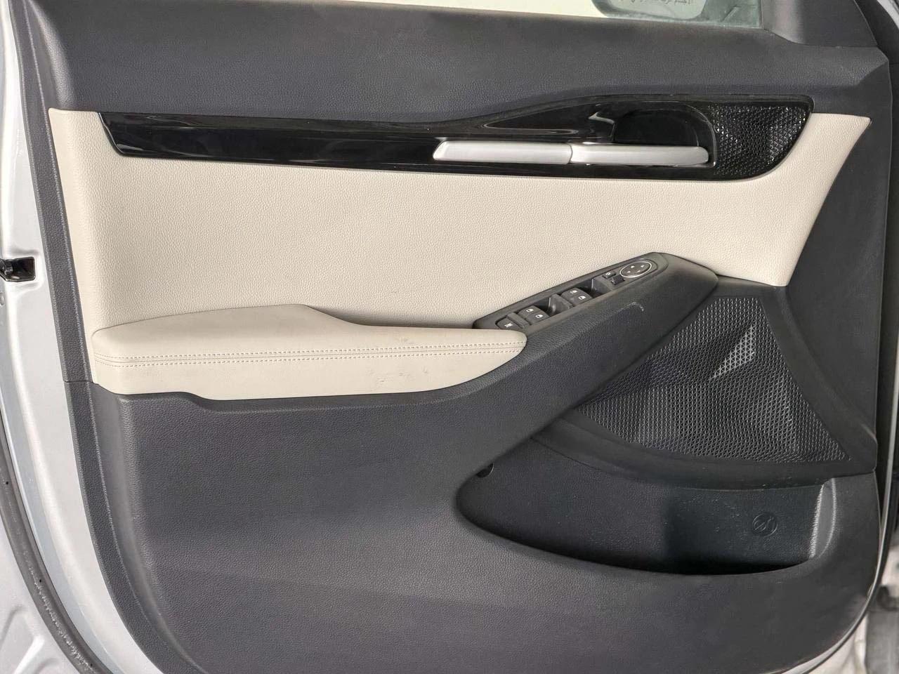 interior frontRight
