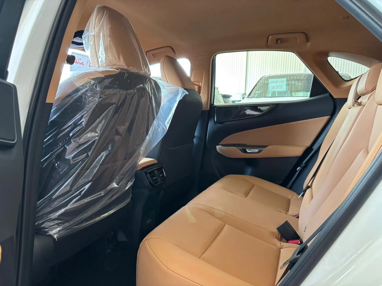 interior frontLeft