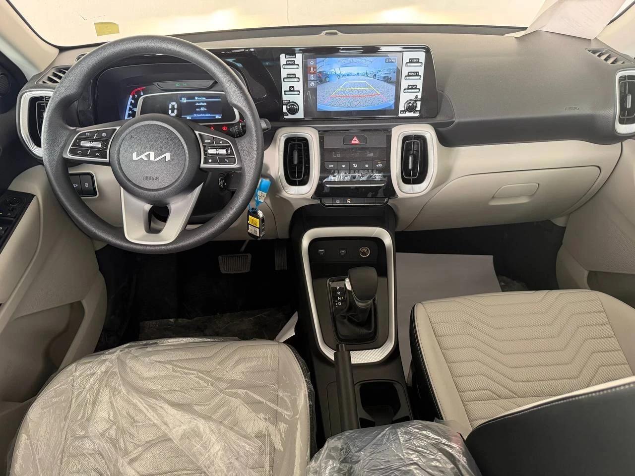 interior frontLeft