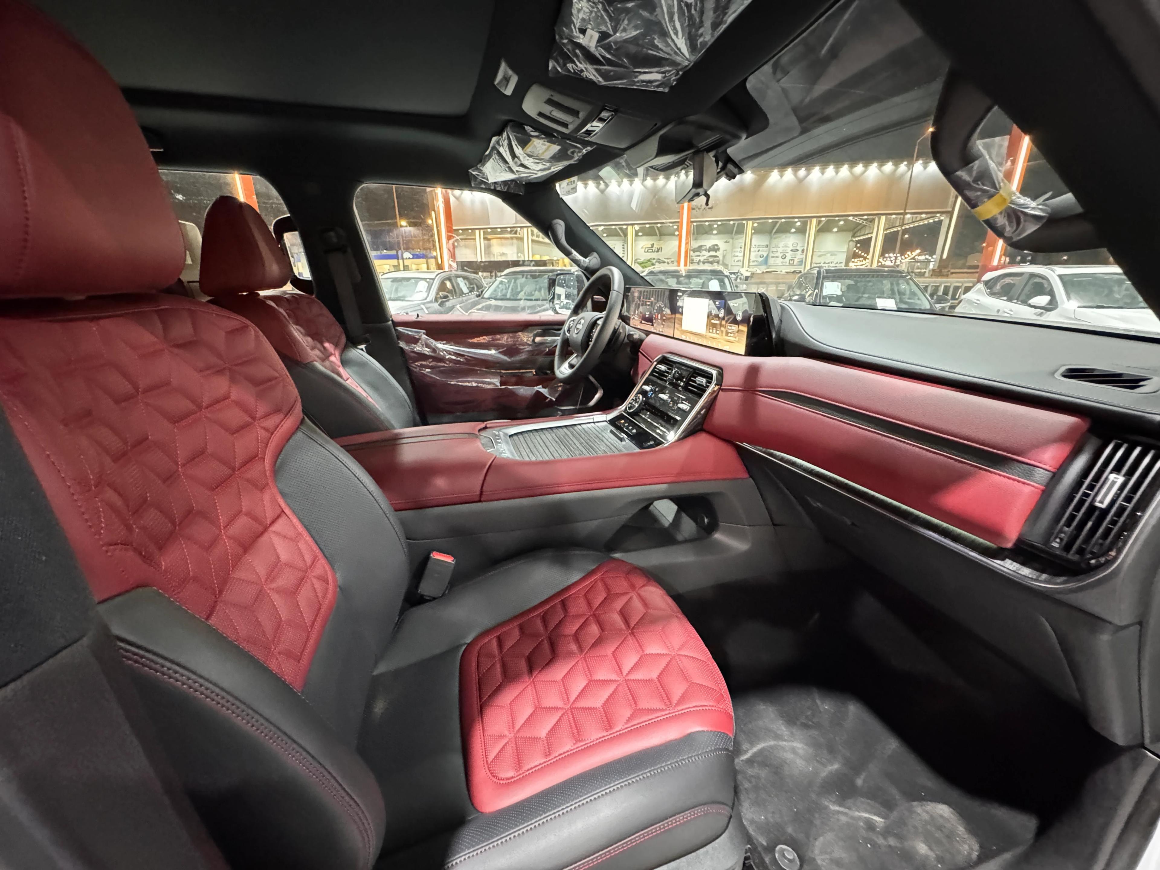 interior frontLeft