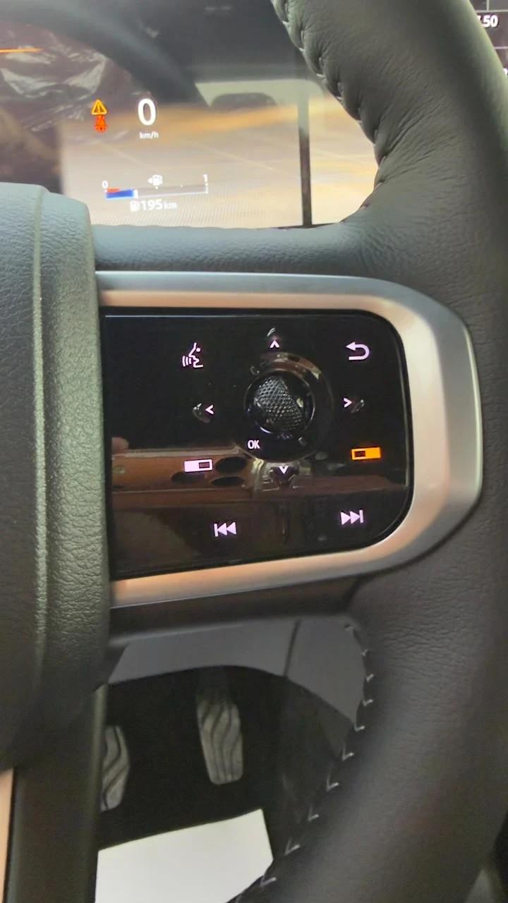 interior frontLeft