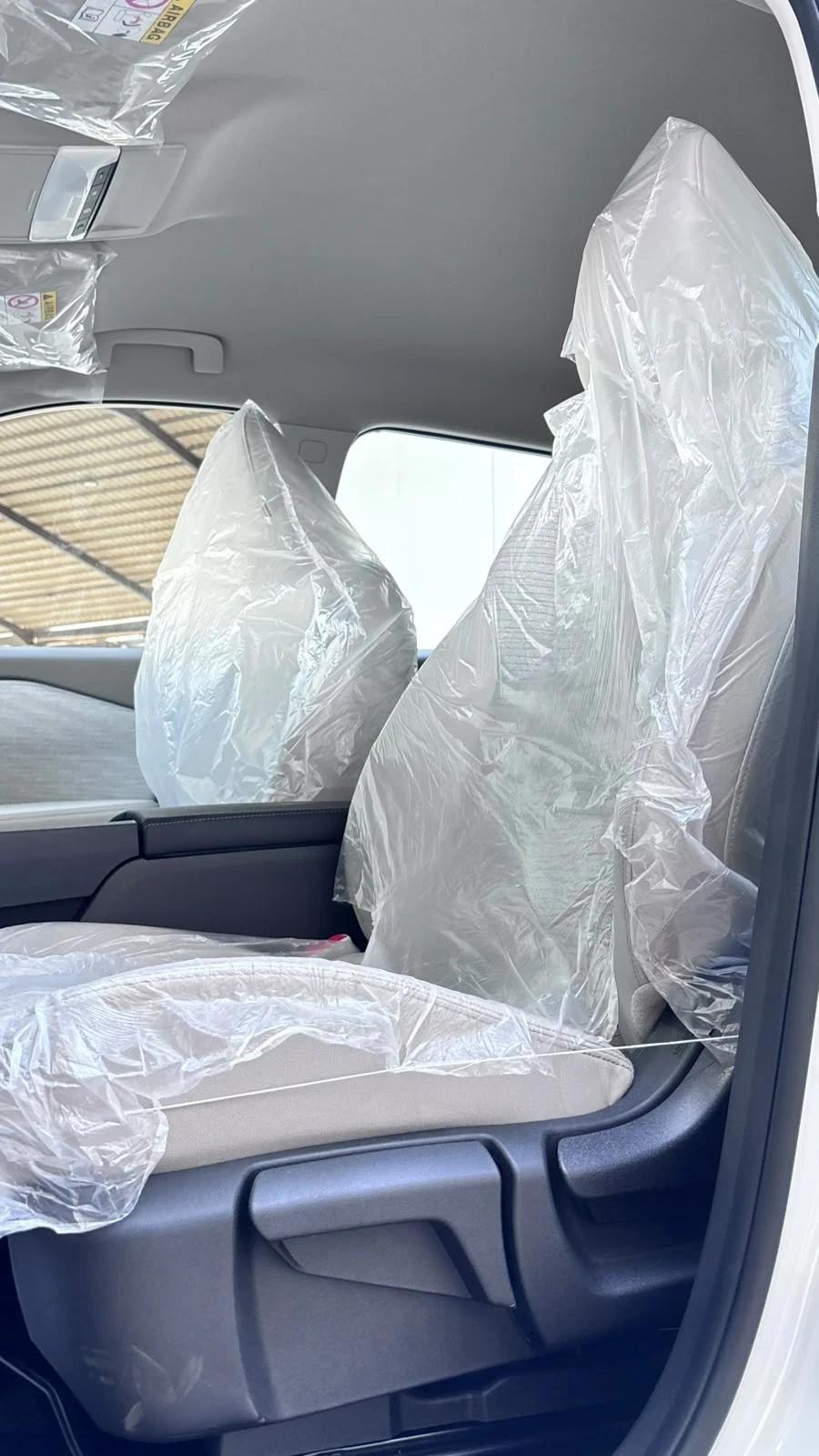 interior frontLeft