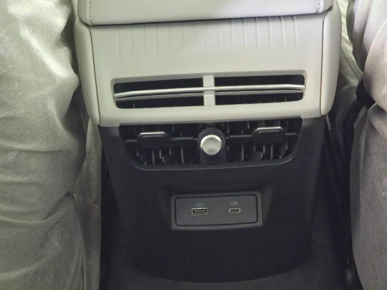 interior frontRight
