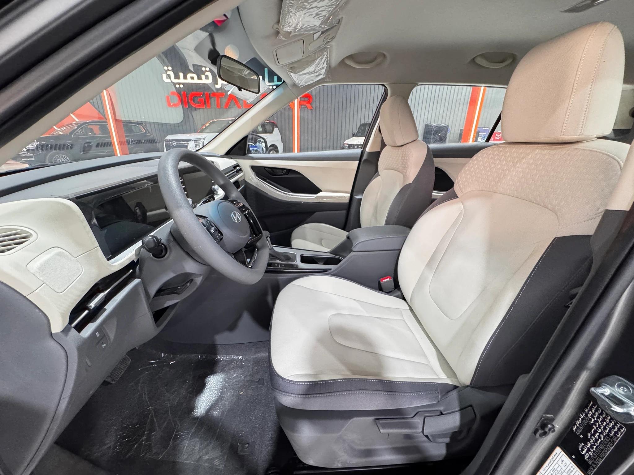 interior frontLeft