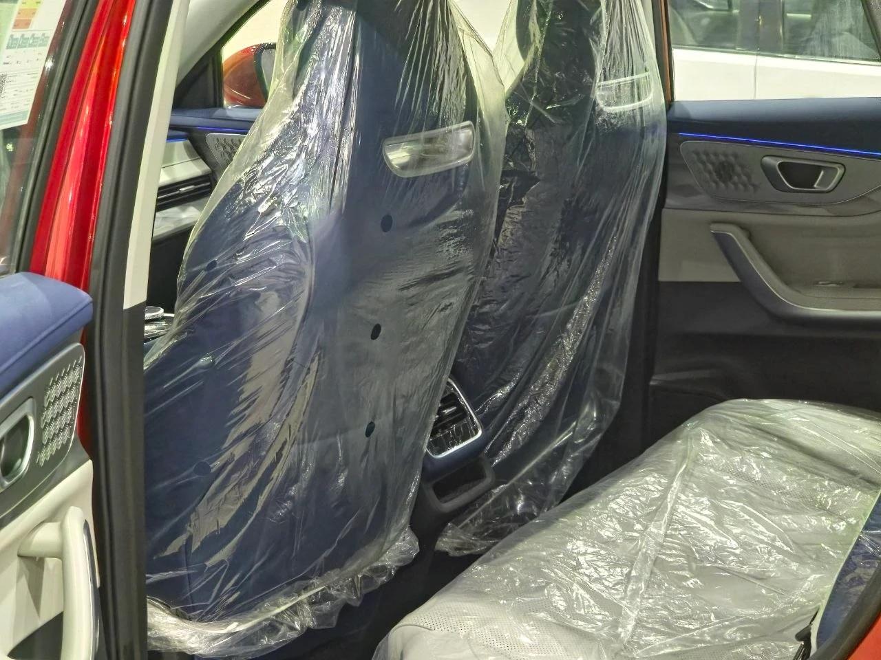 interior frontLeft