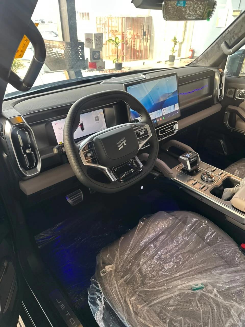 interior frontLeft